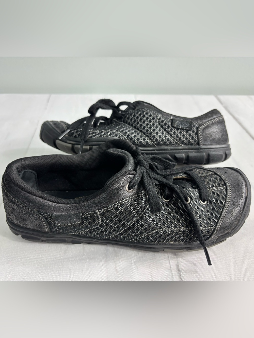 KEEN Women's Mercer Lace II CNX Shoe Contour Arch Diamond Pattern Rubber Sole